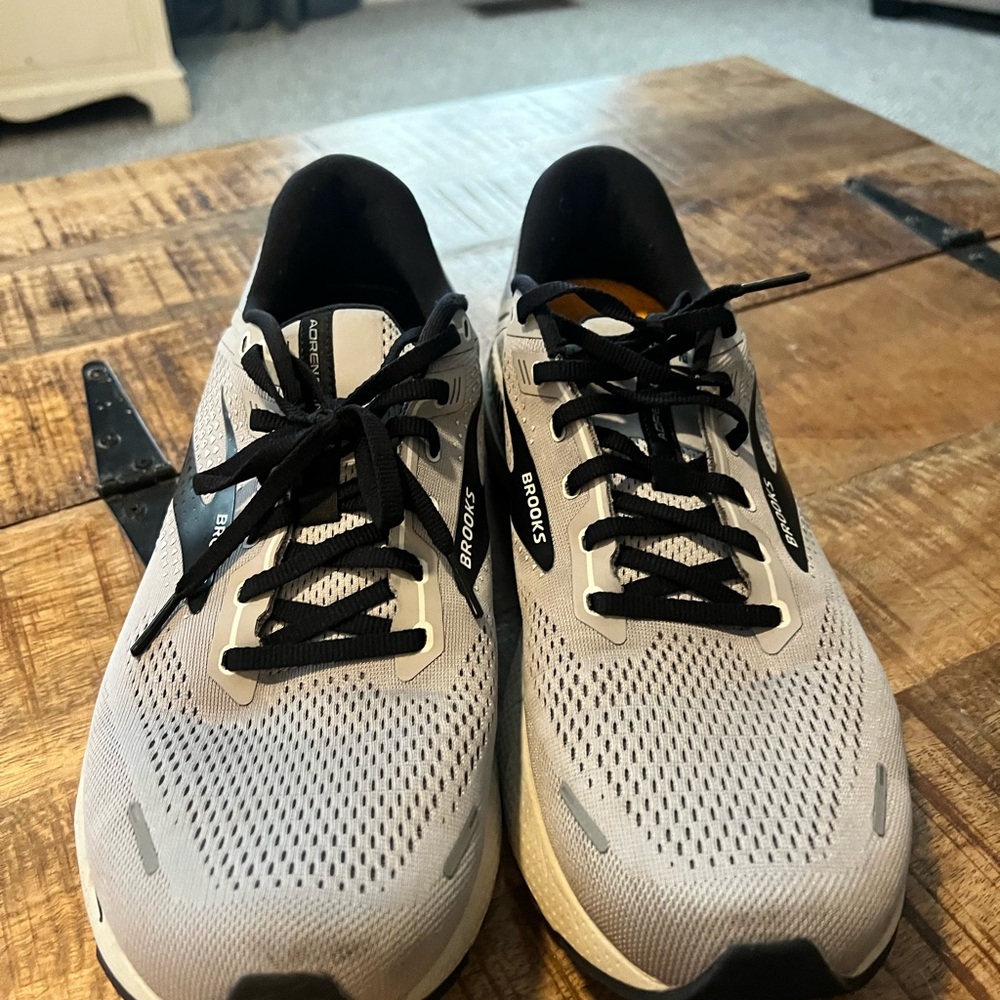 Brooks - Picture 2 of 4